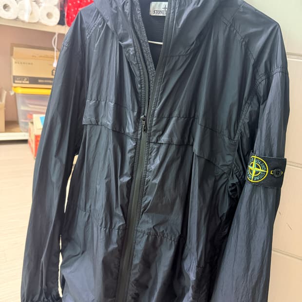 스톤 아일랜드 바람막이 L 네이비