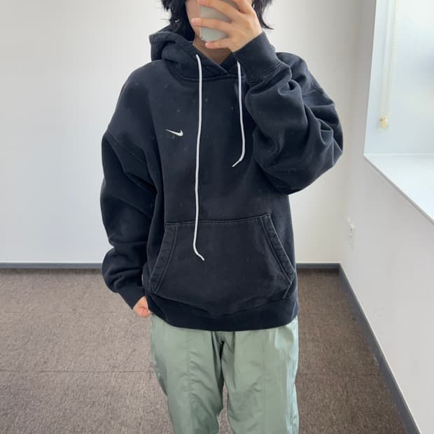 Nike 나이키 화이트 스우시 블랙 후드티 