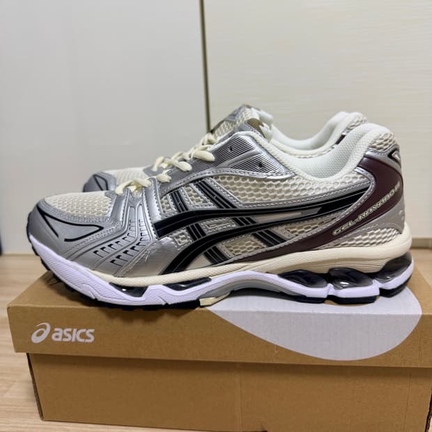 젤카야노14 크림블랙 285가 신어야함