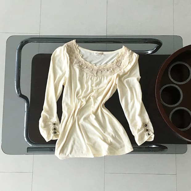 axes femme) lace pearl top