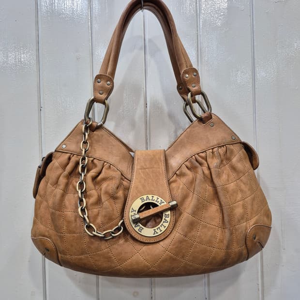 발리 모린T 퀼팅 가죽숄더백