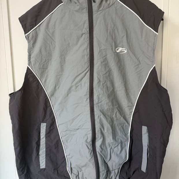 [L] 필루미네이트 나일론 심볼로고 후디 베스트