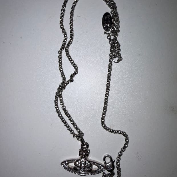 비비안웨스트우드 메이페어 바스 릴리프 펜던트 실버