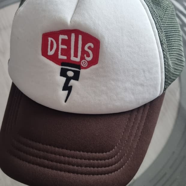 DEUS EX MACHINA 정품 트러커 캡