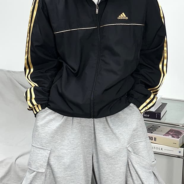 아디다스 블랙 골드 트랙탑 바람막이 L
