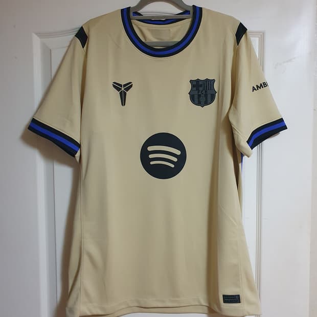 25-26 바르셀로나 어웨이 유니폼