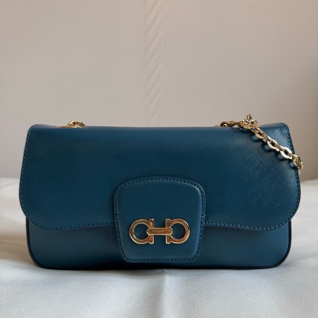 페라가모 간치니 로리 숄더백