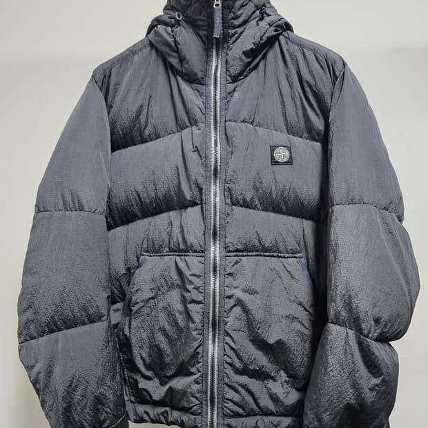 스톤아일랜드 나일론 메탈 와트로 립스탁 다운 자켓