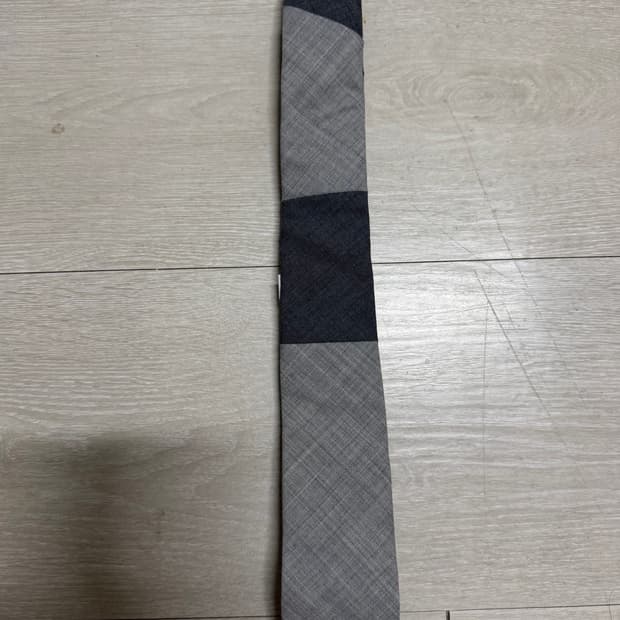 톰브라운 이정재 펀믹스 넥타이 타이 팝니다