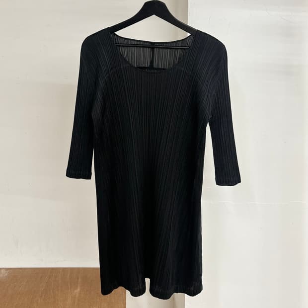 플리츠 플리즈 블랙 스퀘어 넥 에이치 라인 칠부 원피스