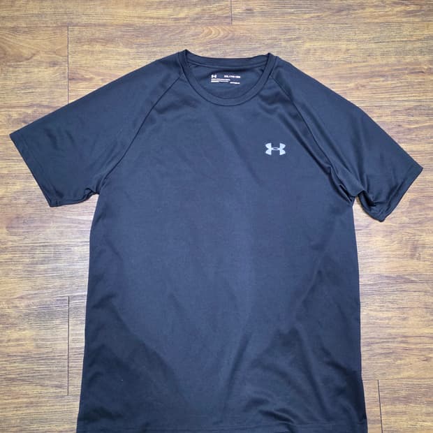 언더아머 블랙반팔 