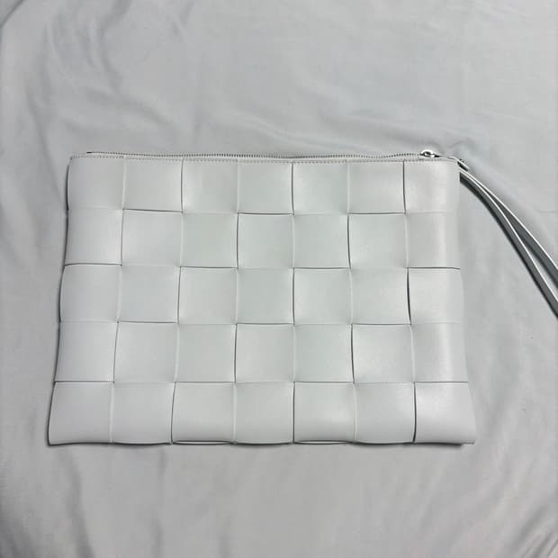 보테가베네타 인트레치아토 클러치백 화이트