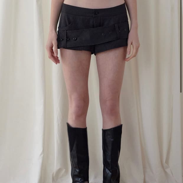 BELT DETAIL SHORTS, STRIPE BLACK