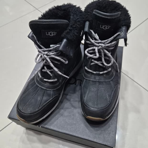 Ugg 남성 블랙 270 부츠
