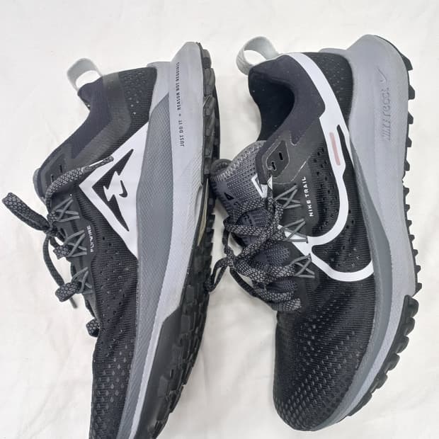 나이키 페가수스 트레일 블랙 운동화 245