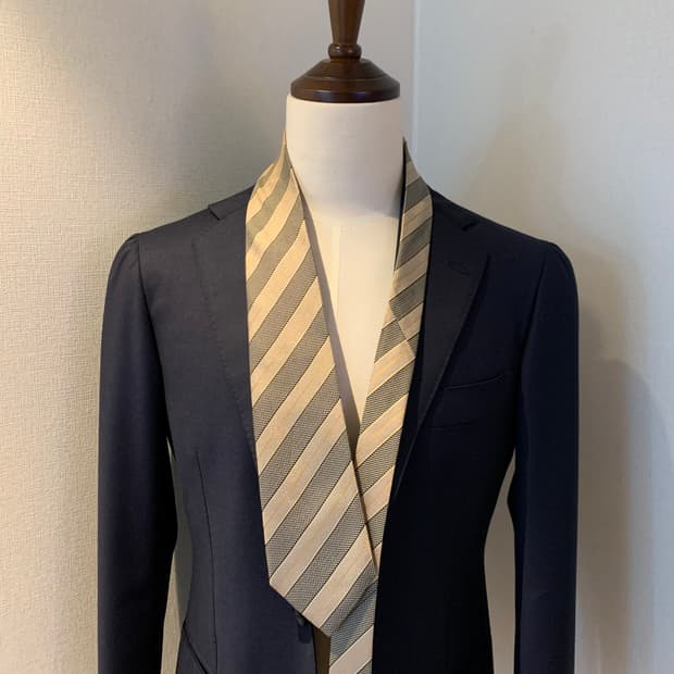 지방시(GIVENCHY) 명품 레지멘탈 클래식넥타이 신형라벨 A등급