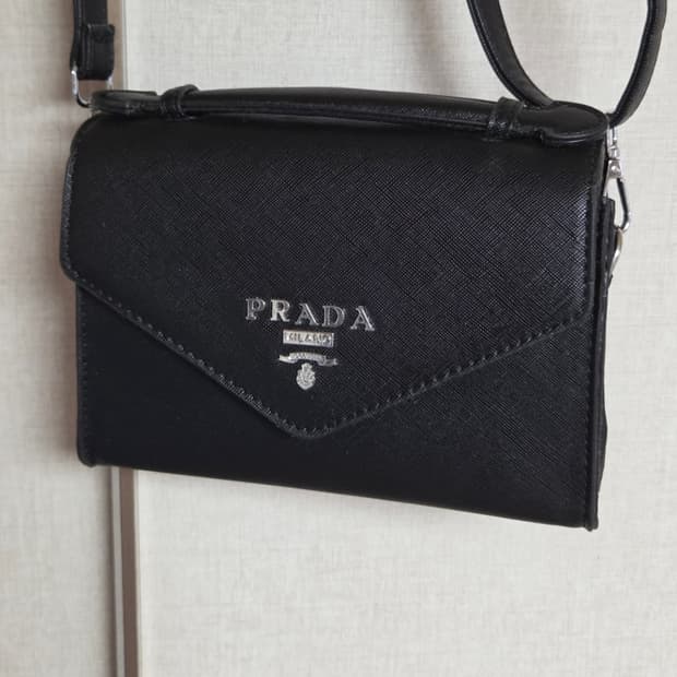 프라다 사피아노 가죽 블랙 크로스백