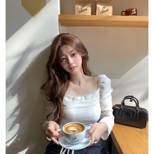 제니오 클린 스퀘어넥 블라우스 (새상품)