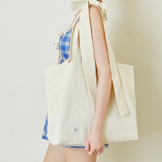 [새상품,정가이하] 비키니밴더 리본 스트랩 숄더백