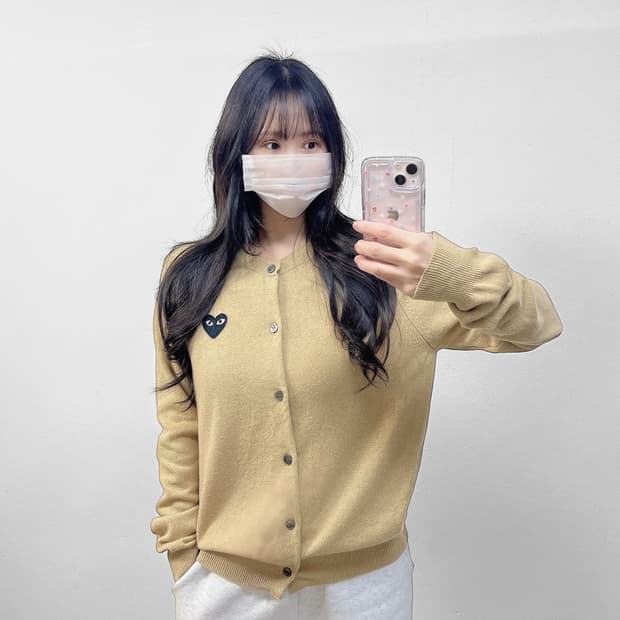 꼼데가르송 블랙 하트 와펜 리운드 가디건 니트 베이지