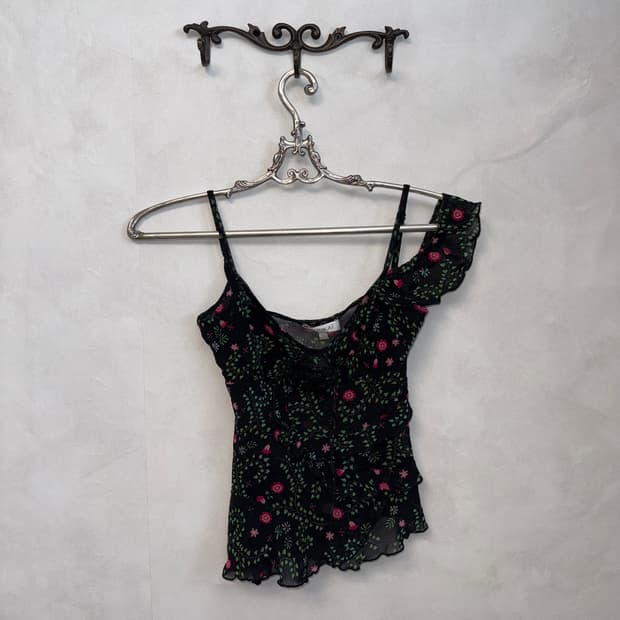 KOOKAï black fairy floral unbal 슬리브리스