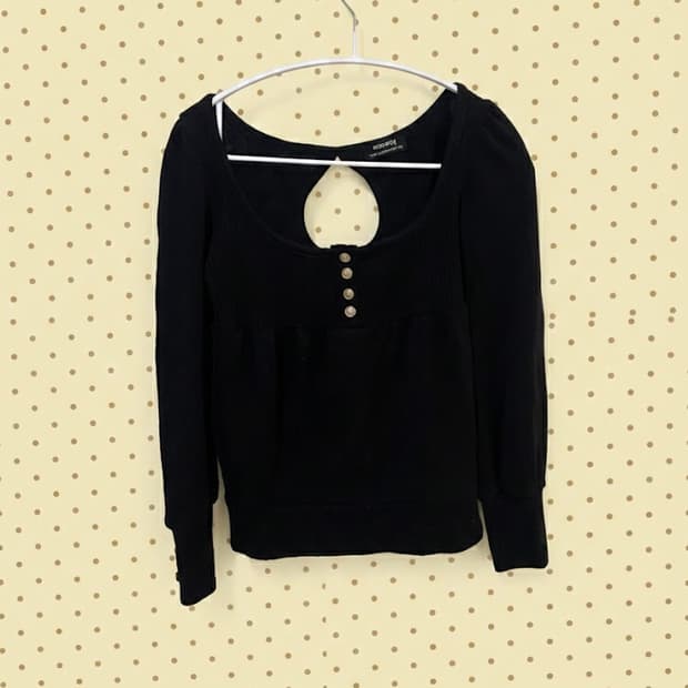 블랙 뒷 트임 슬림핏 니트