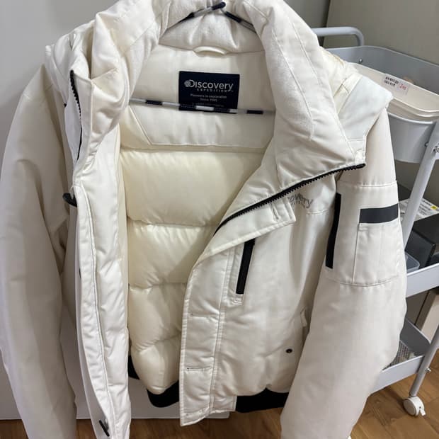 디스커버리 화이트 패딩