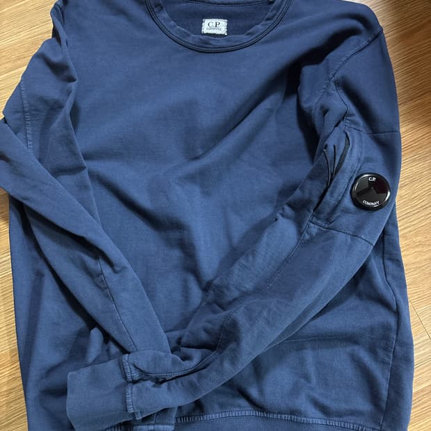 CP컴퍼니 맨투맨