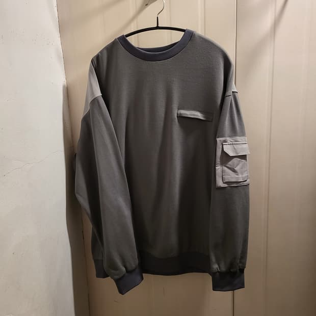 [100]liberclaasy리버클래시 포켓 맨투맨