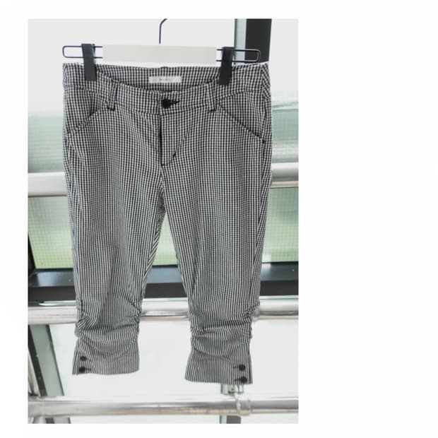 Check capri button pants