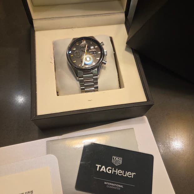 태그호이어 까레라 칼리버16 크로노그래프 데이데이트 골드핸즈