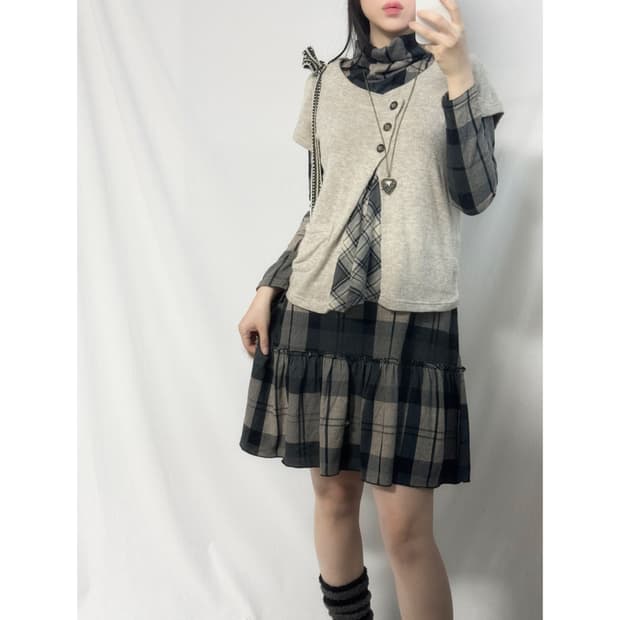 레이어드 언발 버튼 니트 탑