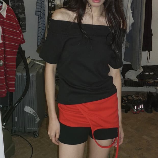 RENSE 오프숄더 티셔츠