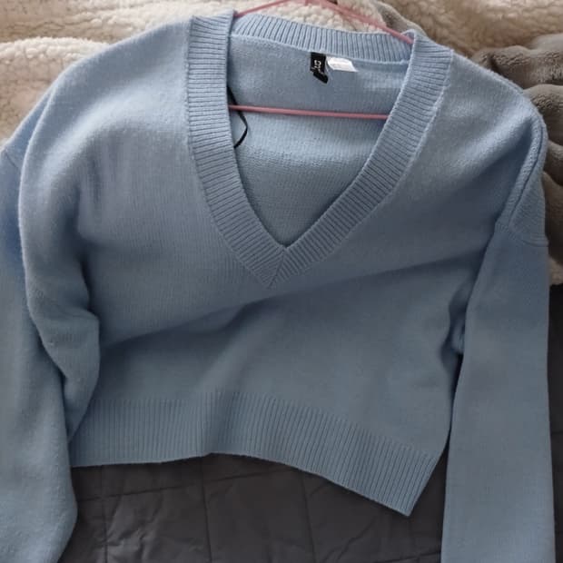 하늘색 니트 