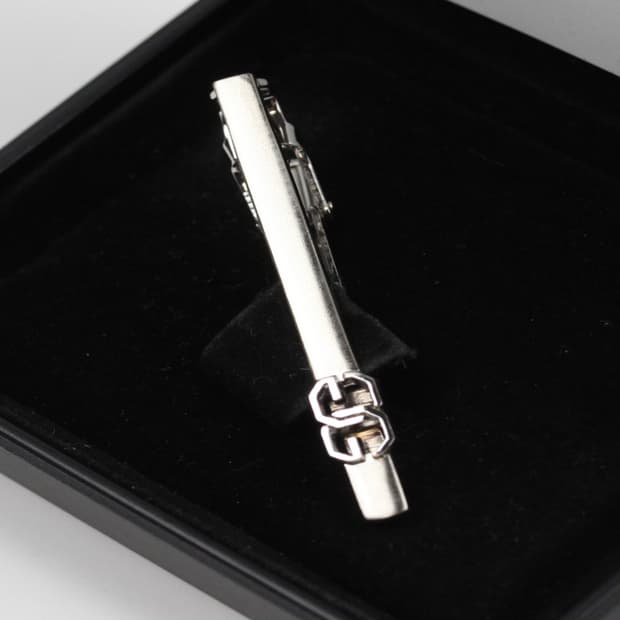 지방시 A-등급 5.2cm GG로고 명품넥타이핀