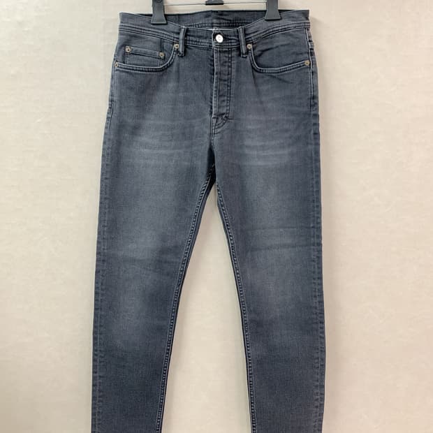 아크네 스튜디오 남성 블랙 슬림핏 데님 팬츠