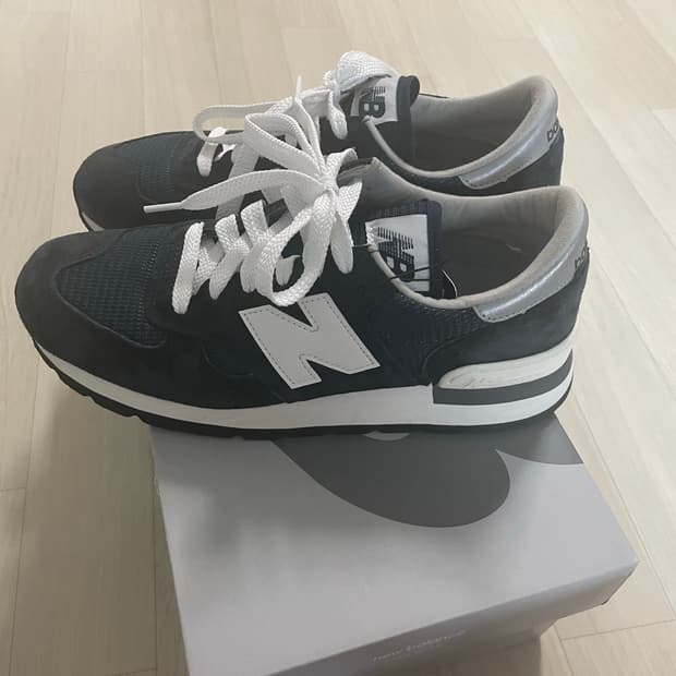 뉴발란스 990v1 miu 네이비 260팝니다