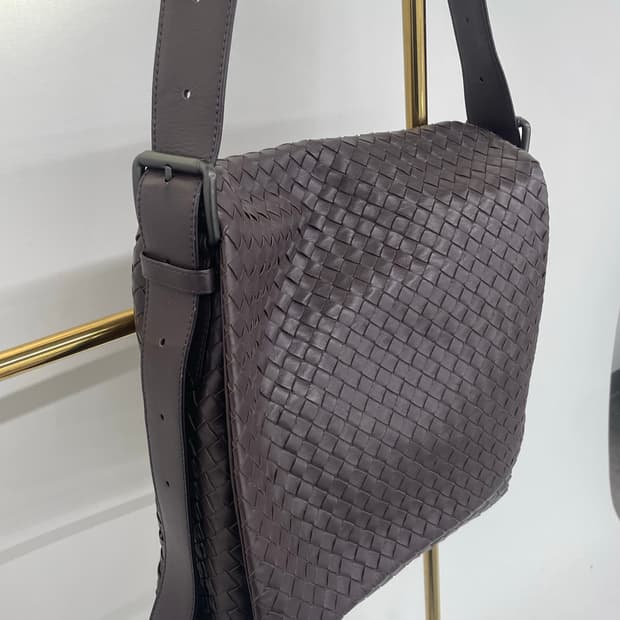 보네가베네타 크로스백 브라운