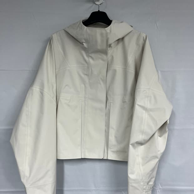 룰루레몬 윈드브레이커 오트밀화이트 여성