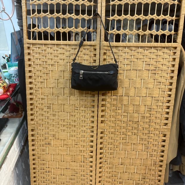 정품 프라다 나일론 미니 숄더백 팝니다