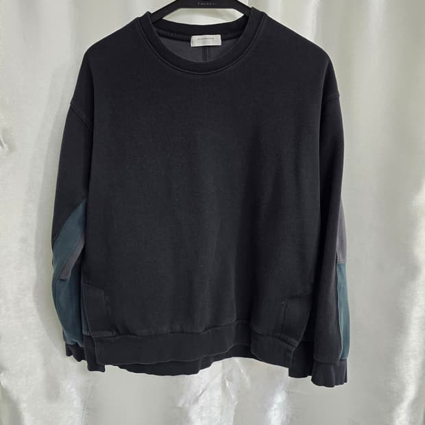 커스텀멜로우 블랙 배색 맨투맨 (1692)