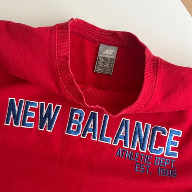 New Balance Red 맨투맨 