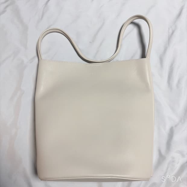 로서울 미디엄 머그 숄더백 아이보리