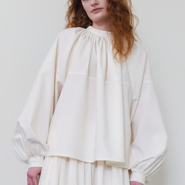 새상품) 에핑글러 볼륨 블라우스 크림색상(44-66 프리사이즈)