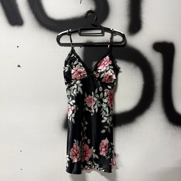 VTG 빈티지 블랙페어리 플로럴 패턴 플레어 새틴 슬립 원피스