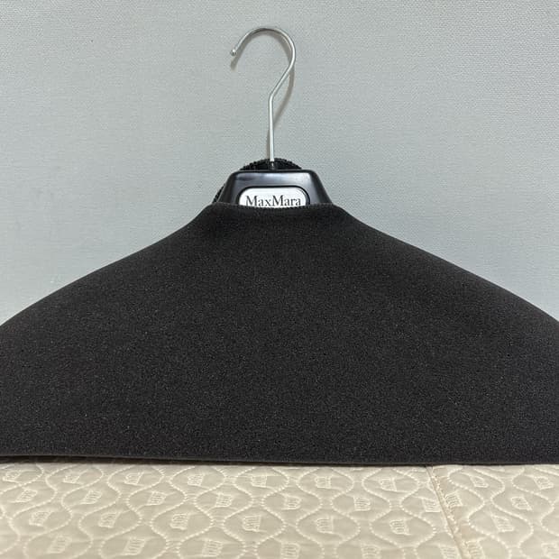 명품 막스마라 코트 옷걸이