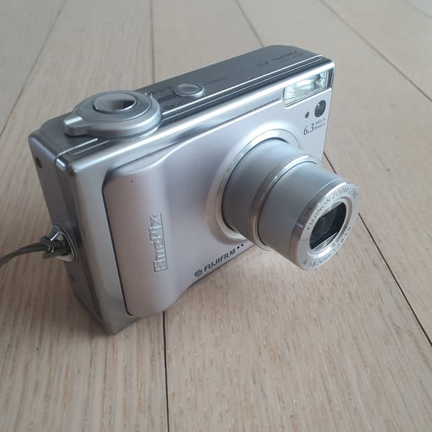 후지필름 파인픽스 f11 빈티지 레트로 감성 디카