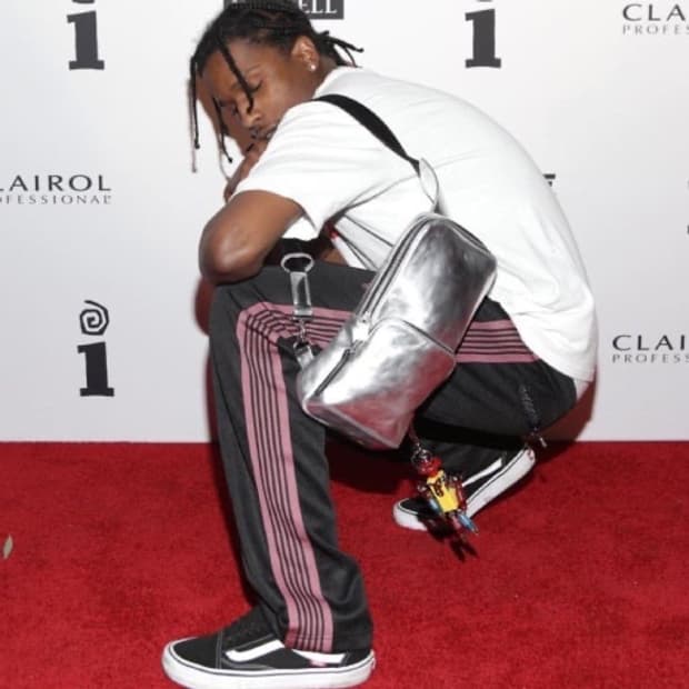 (L) 니들스 트랙팬츠 내로우핏 검정 핑크