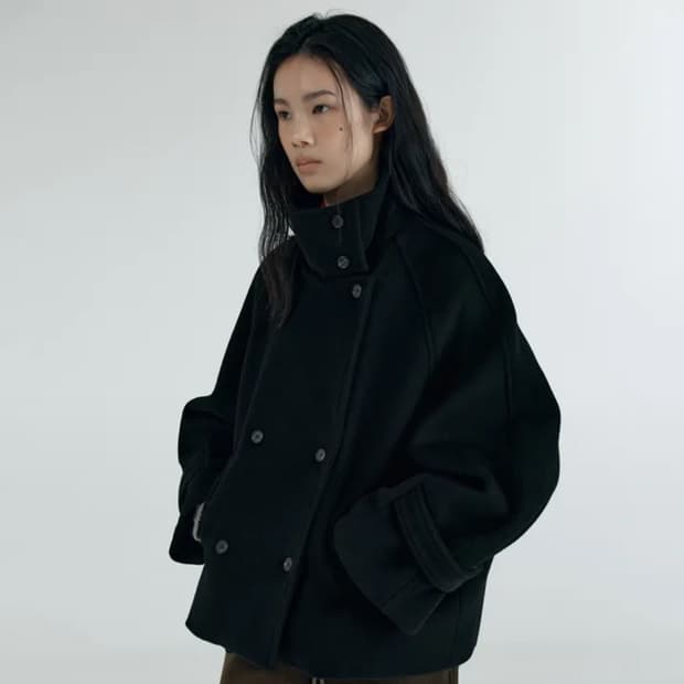 시아쥬 하이넥 오버핏 하프 코트 (택포)