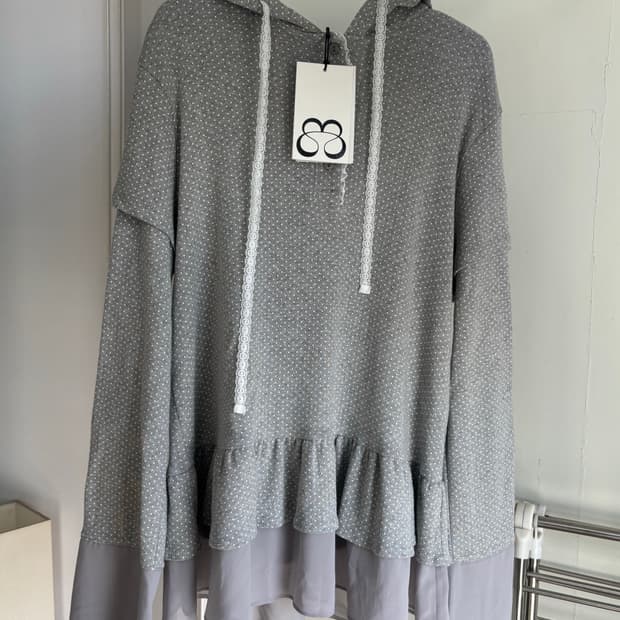 *새상품* 뚜오미오 프릴 쉬폰 후디/ 구매가 89,000